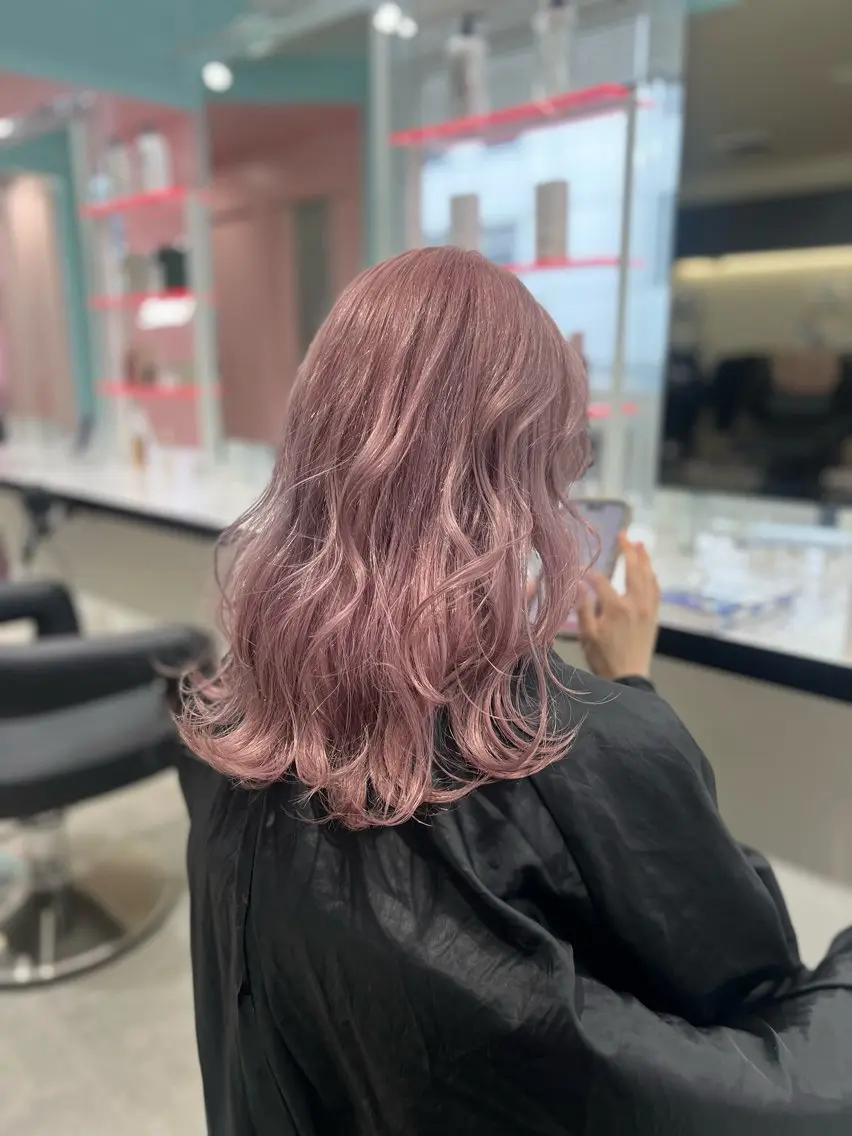 ミディアム ヘアカラー レイヤーカット／ ハイトーン/Moeのヘアスタイル