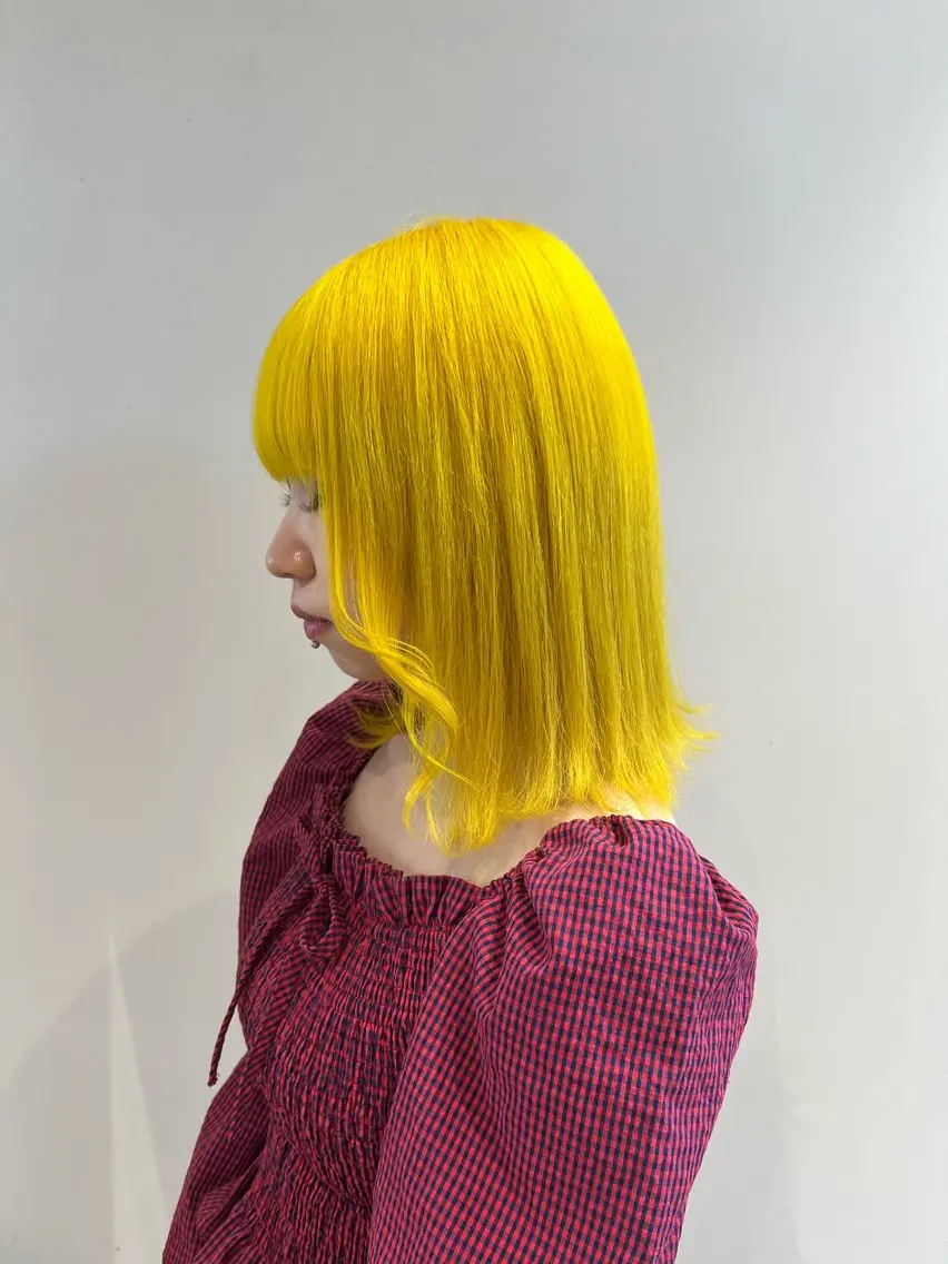 セミロング イエローカラー デザイン🥇複雑履歴 ハイトーン特化のヘアスタイル