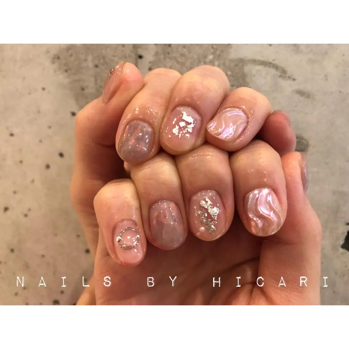 ショート カラー ヘアアレンジ ネイル ジェルネイル ニュアンスネイル パラジェル illum hicariのネイルデザイン