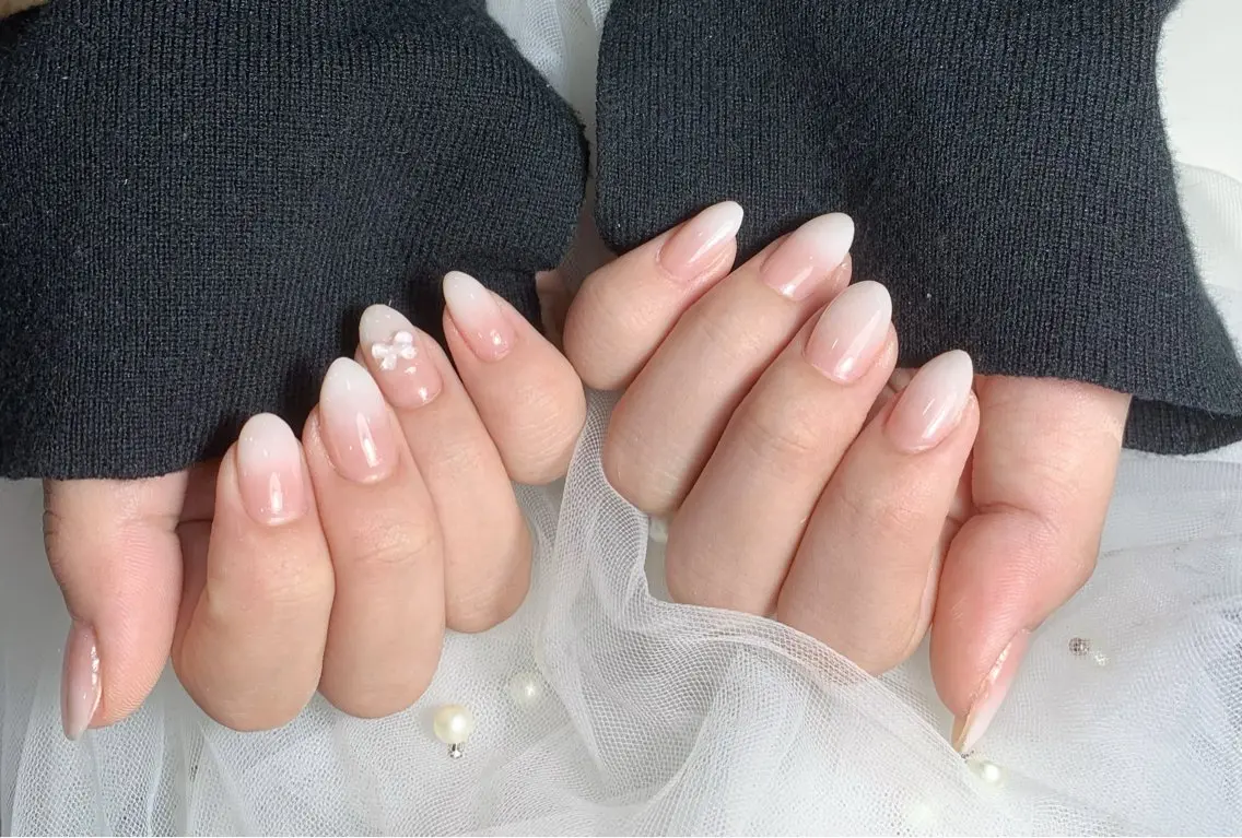 ネイル キラキラネイル シンプルネイル 春ネイル ワンホンネイル 冬ネイル Quynh Sora Nailのネイルデザイン