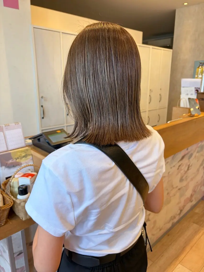 ミディアム カラー 吉原 由菜のヘアスタイル