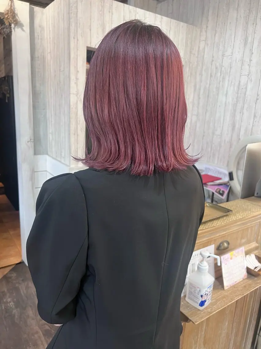 ミディアム カラー 切りっぱなしボブ アディクシーカラー アッシュ ベージュカラー ブリーチ ヘアカラー 初めてでも失敗しない 透明感カラー　Miiのヘアスタイル