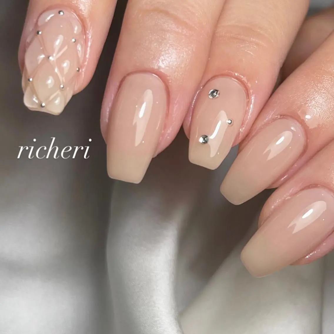 ミディアム ネイル ハンドネイル richeri beautyのエステ・リラクイメージ