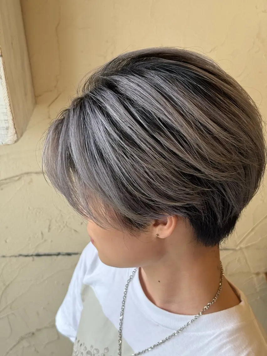 ショート カラー ブリーチ シルバー カット ヘアカラー トリートメント メンズ特化/パーマ指 名No.1/百瀬太郎のヘアスタイル