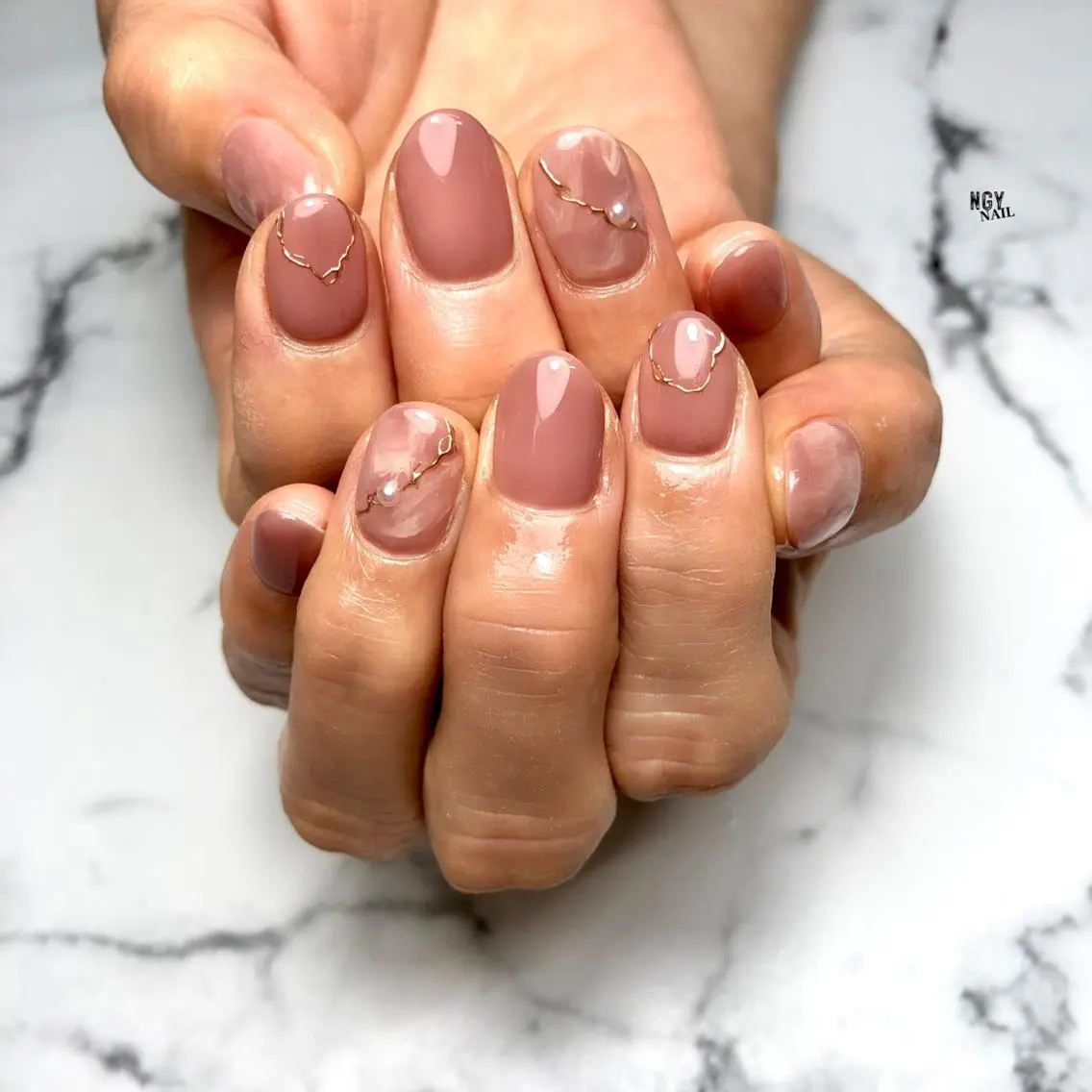 ネイル ブラウン 大理石ネイル(マーブル) ミラーネイル ニュアンスネイル ワンカラーネイル NAIL NOWのネイルデザイン