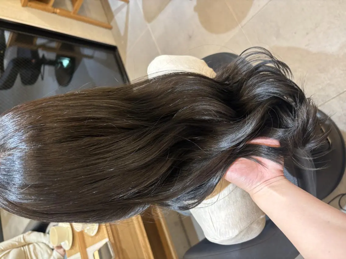 カラー セミロング ブリーチ グレージュ ブリーチなしカラー オリーブグレージュ オリーブグレー ルミエール ブリーチ/ハイトーンのヘアスタイル