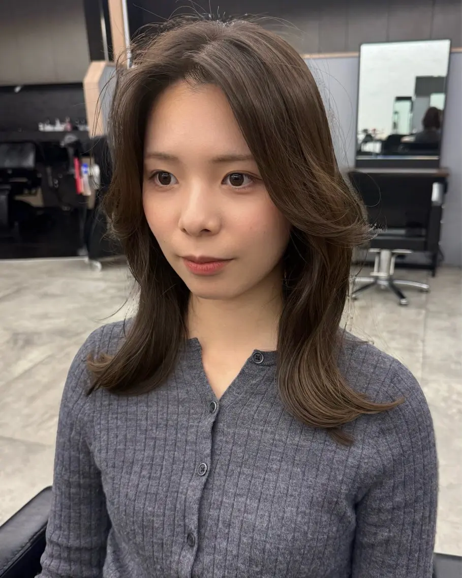ミディアム カラー ベージュカラー 透明感カラー 顔周りカット カット ヘアカラー トリートメント レイヤー🩰髪質改善 /透明感/kanaのヘアスタイル