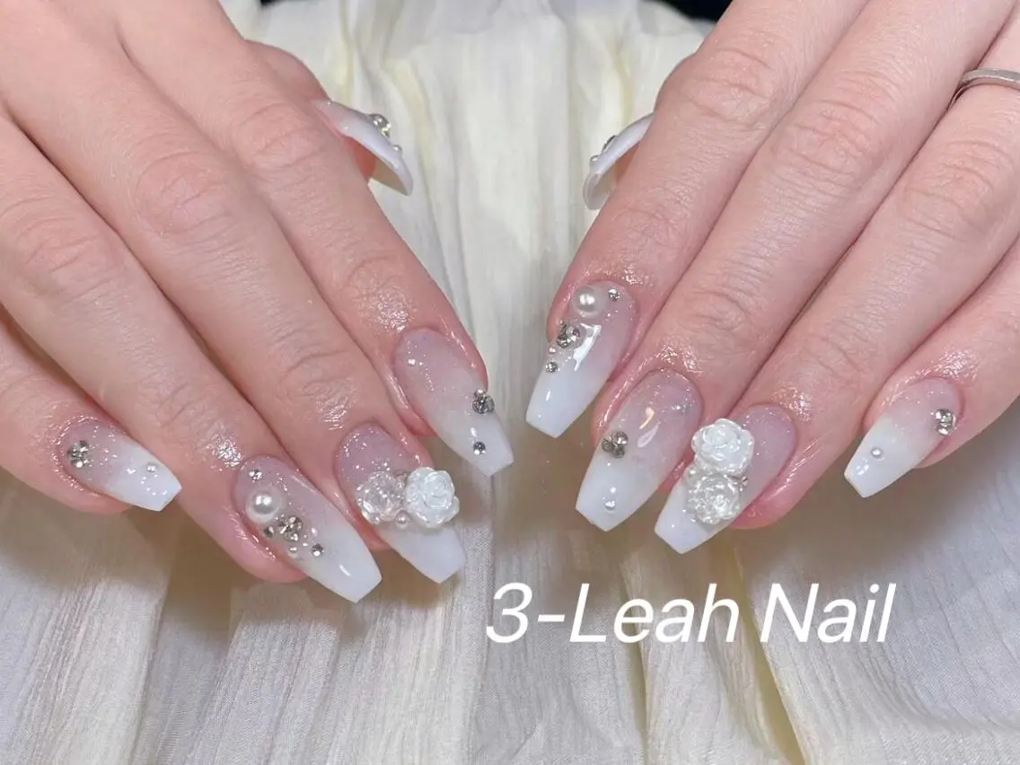 セミロング ハンドネイル 💅 リリアのネイルデザイン