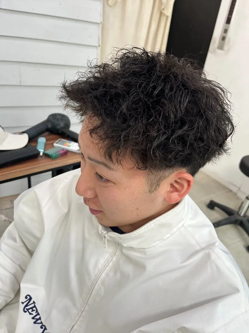 ショート パーマ メンズ メンズパーマ ツイストスパイラルパーマ スパイラルパーマ カット パーマ トリートメント ダブルカラー メンズパーマ大成のヘアスタイル