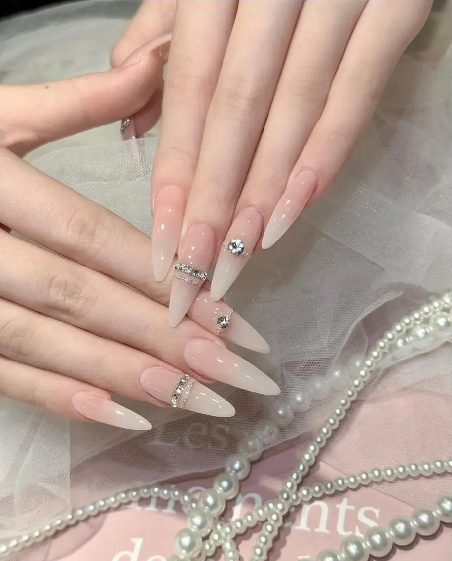 ネイル アートネイル チークネイル ドット フットネイル フレンチネイル ハンドネイル フットネイル 🌱Rina🎀 Mikaのネイルデザイン