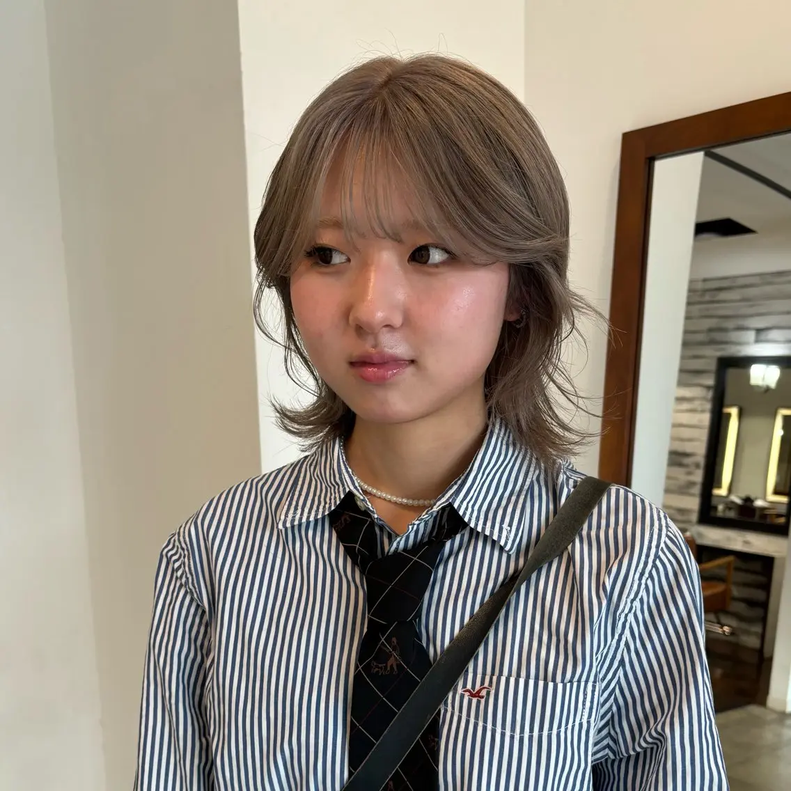 ミディアム カラー グレージュ ヘアカラー トリートメント 的場 莉音のヘアスタイル
