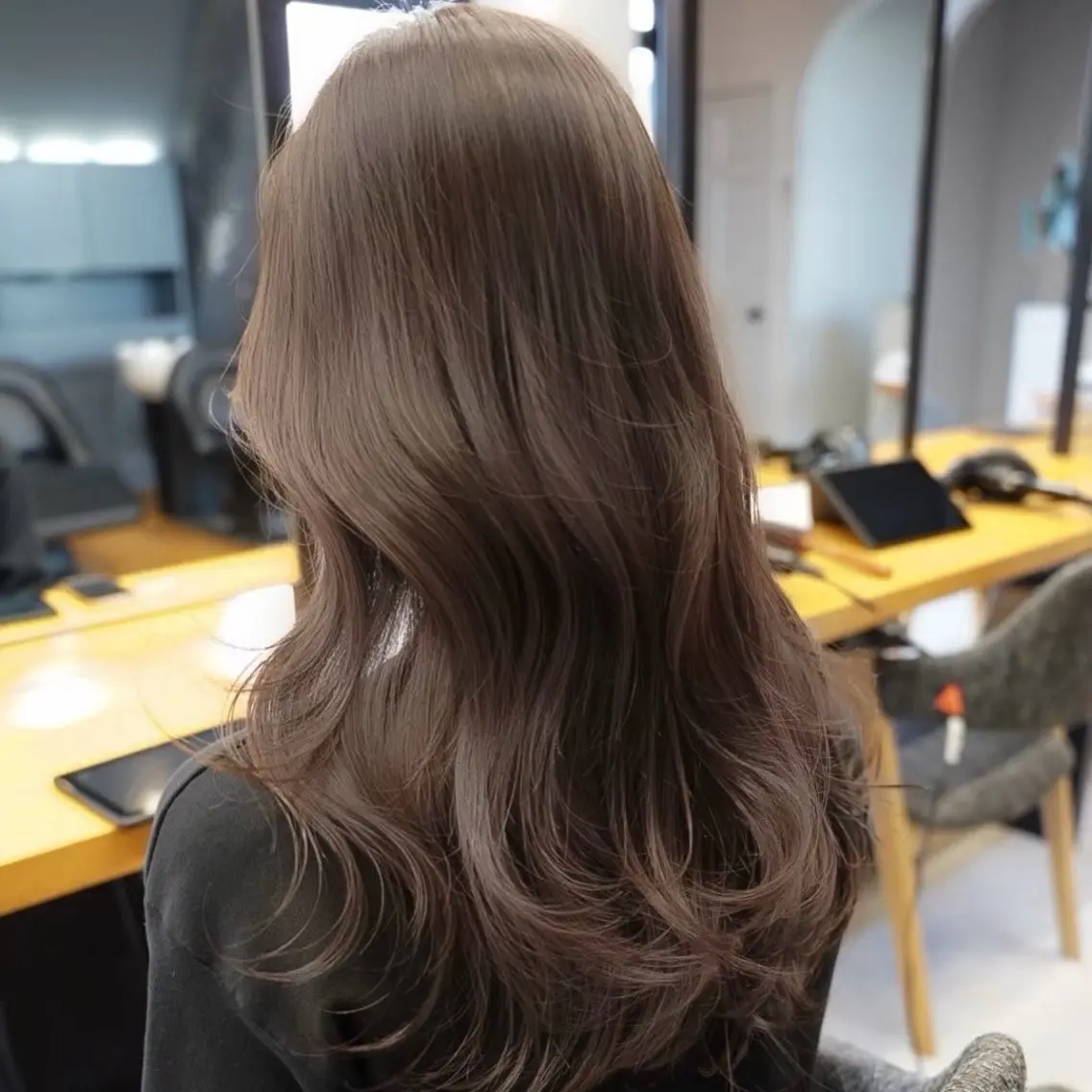セミロング カラー アッシュ アッシュブラウン ブラウンカラー 透明感カラー 学生 カット ヘアカラー トリートメント 新宿/レイヤー/ 透明感カラーしょうごのヘアスタイル