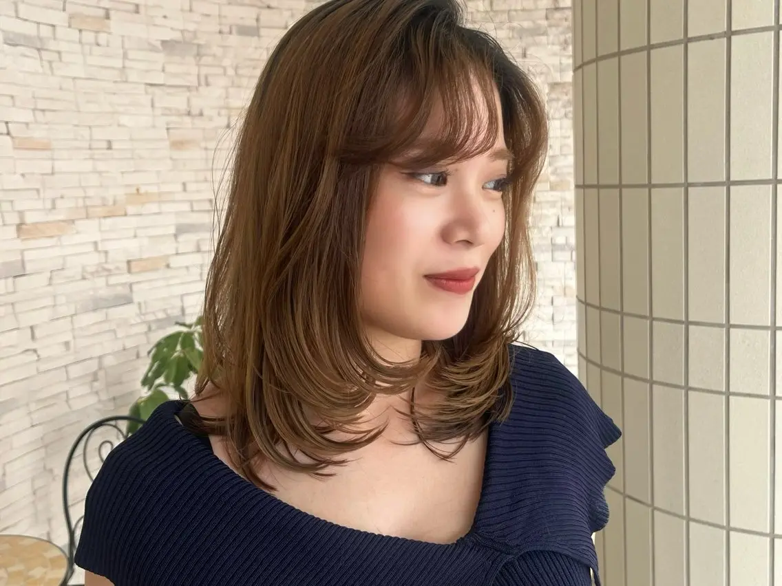 ミディアム カット 喜屋武 美月のヘアスタイル
