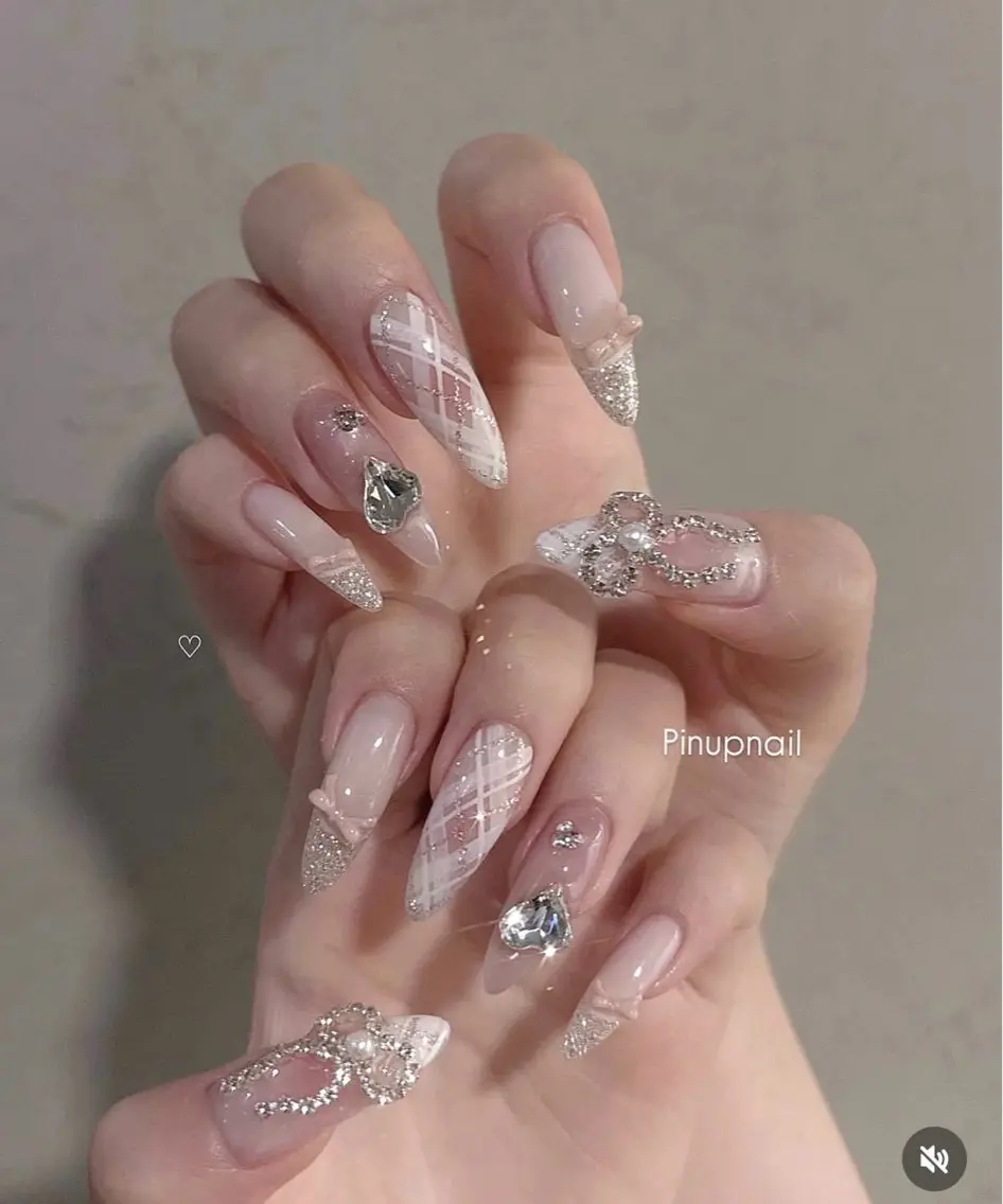 ネイル 韓国ネイル マグネットネイル 持ち込み Dyo Nail_Royalのネイルデザイン