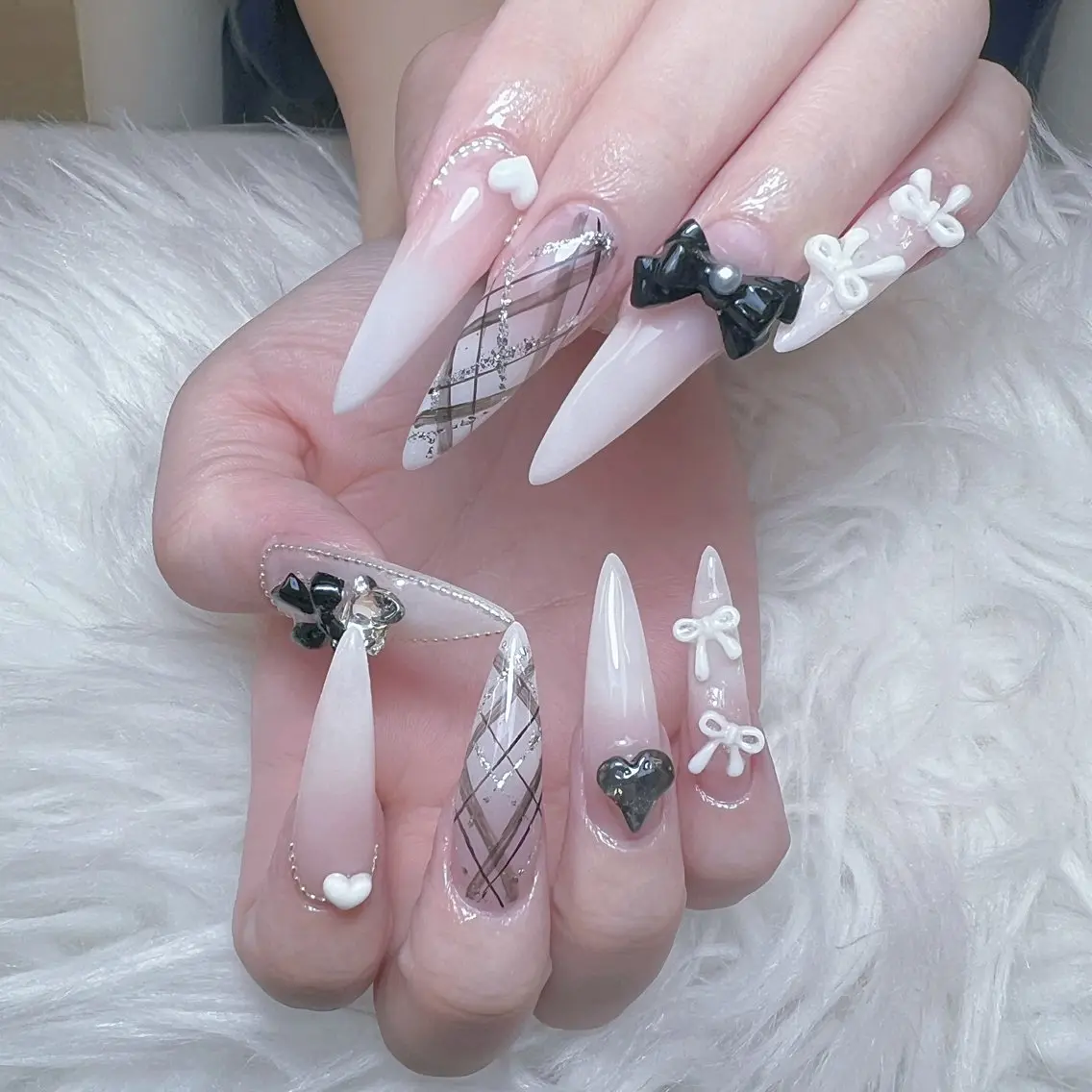 ネイル アートネイル オーロラネイル チークネイル 長さ出し フットネイル Miya _nailのネイルデザイン