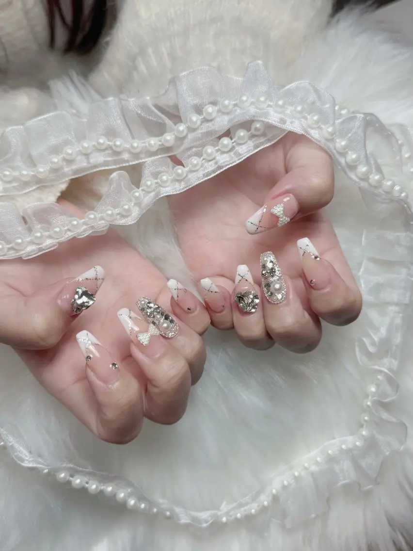 ネイル フレンチネイル ジェルネイル キラキラネイル 韓国ネイル マグネットネイル Julli NailStudioのネイルデザイン
