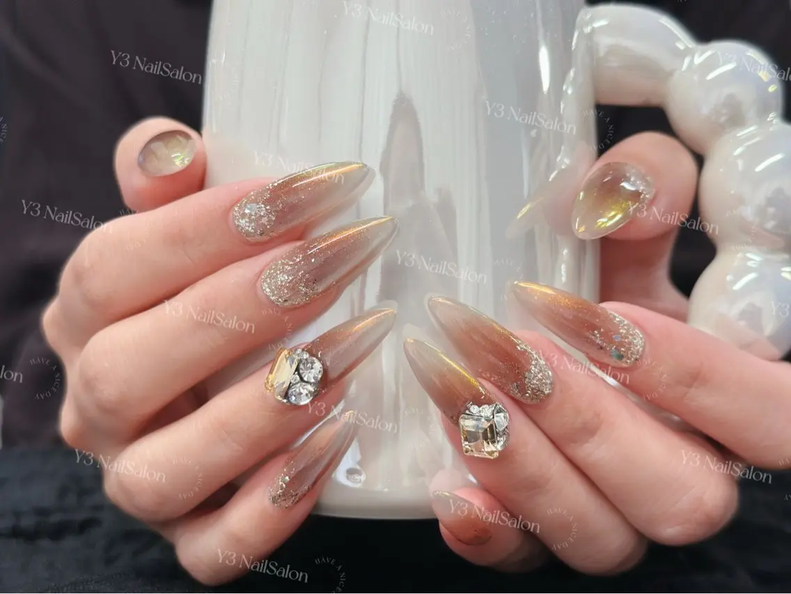 ネイル 氷ネイル・うるうるネイル キラキラネイル ラメ(グリッター) ロングネイル スカルプネイル ハンドネイル Y3 NailSalonのネイルデザイン