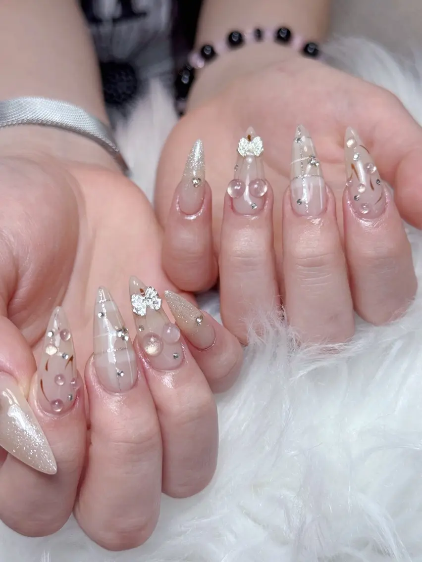 ネイル チークネイル ドット フレンチネイル グラデーション 韓国ネイル ハンドネイル Lisa Nail Salonのネイルデザイン