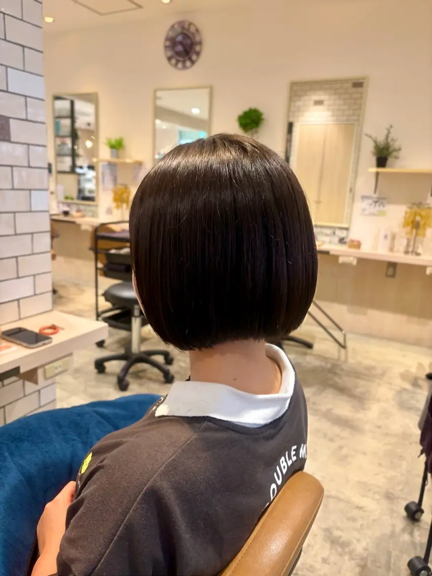 ショート ボブ カット 山室 穂夏のヘアスタイル