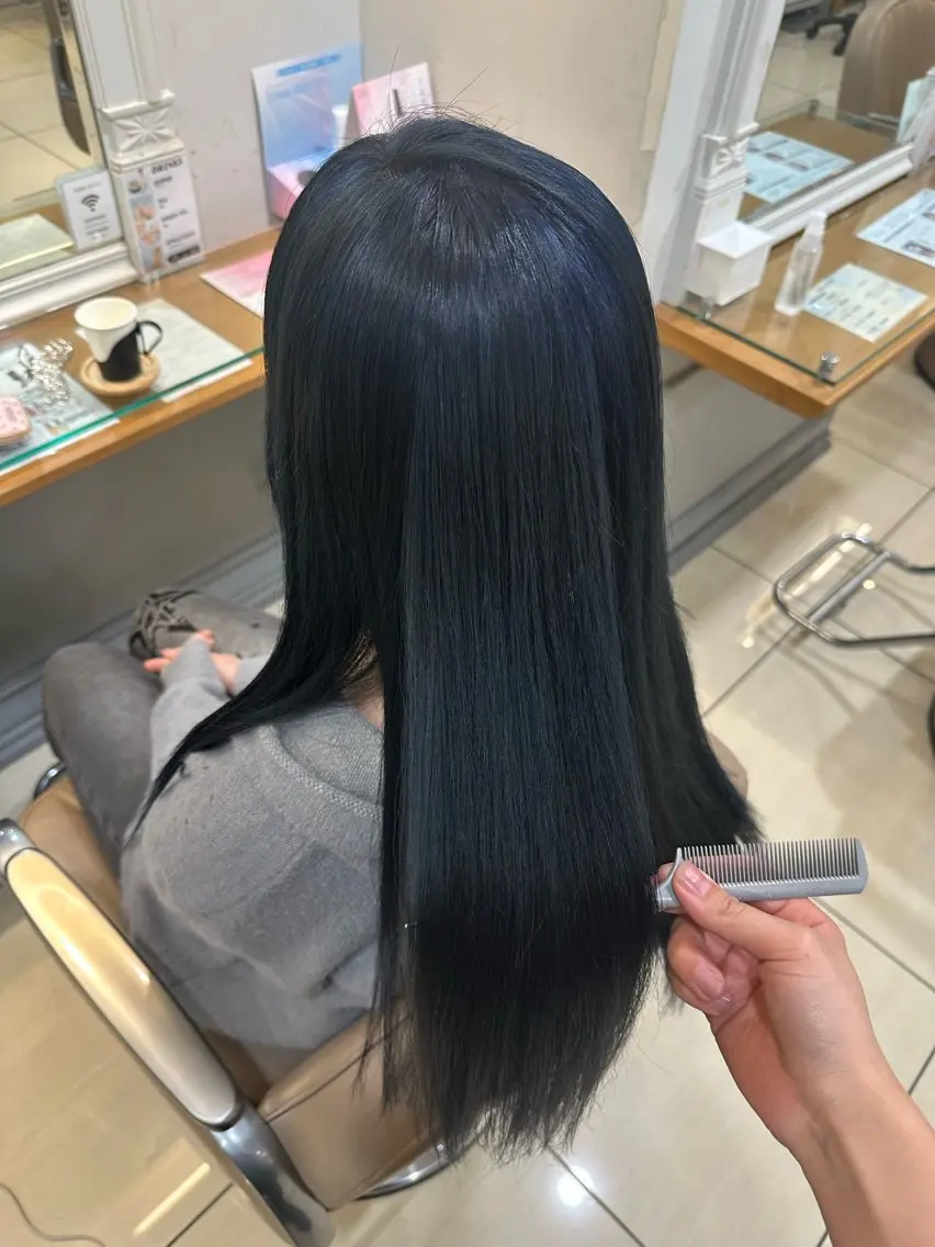 ロング ヘアカラー 横浜⭐️ブリーチ モデル💫あみ💫のヘアスタイル