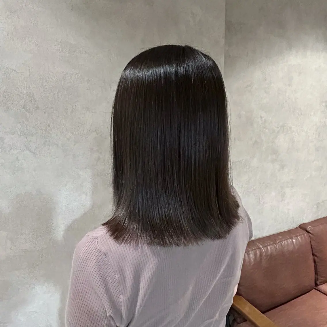 ミディアム アッシュ 伊藤 乃愛のヘアスタイル