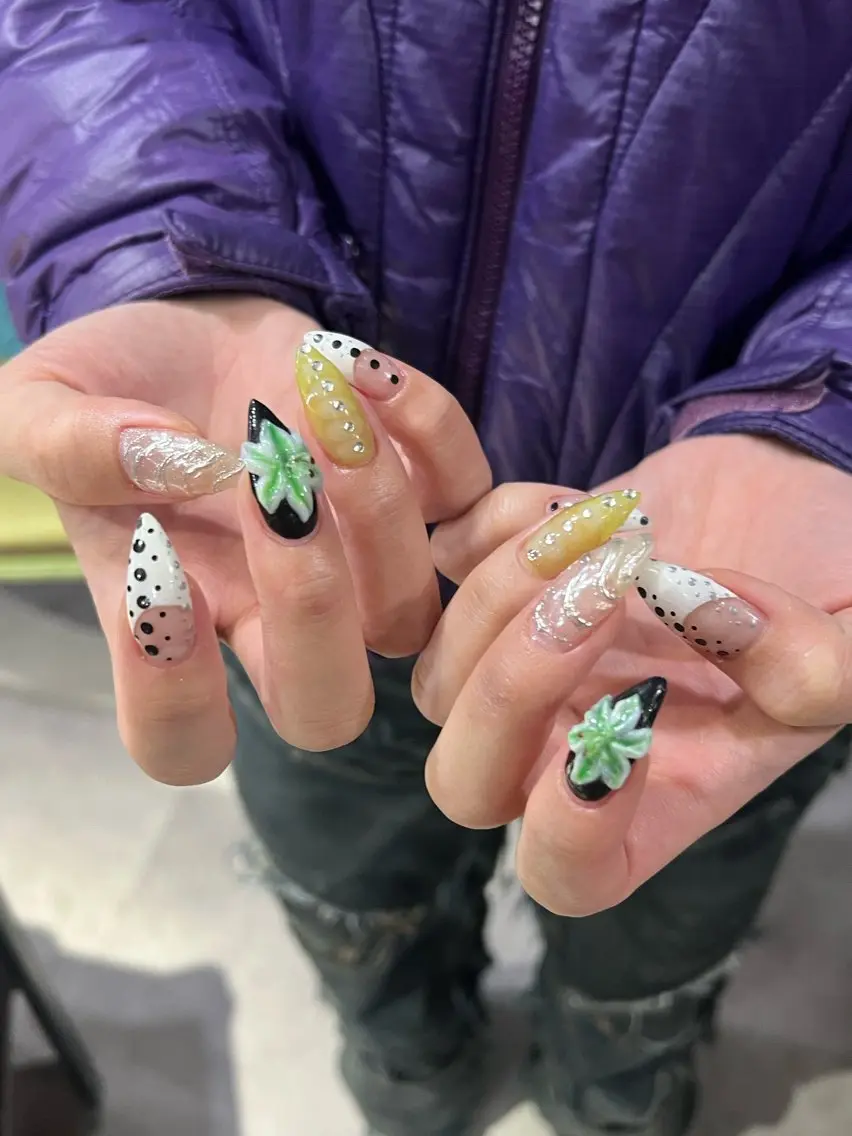 ネイル ハンドネイル フットネイル Hata nail 🎀個性派ニュアンスのネイルデザイン