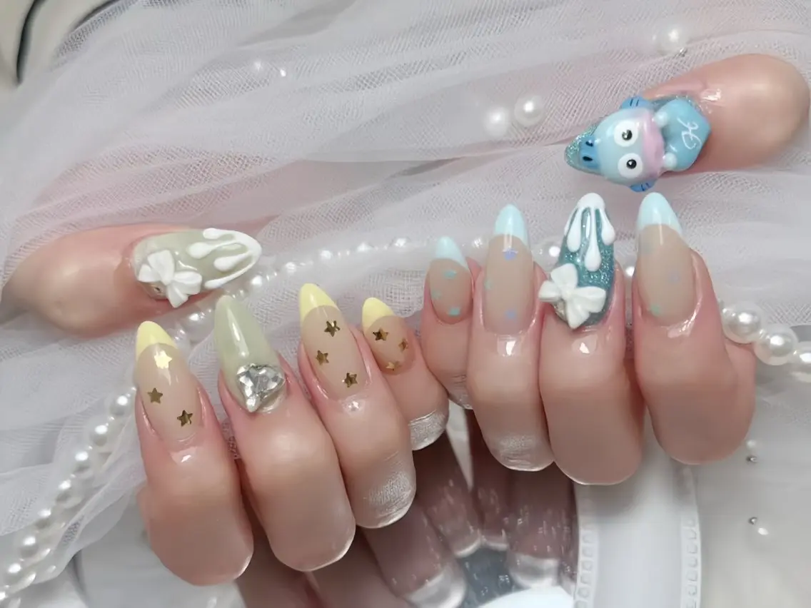 ネイル オーロラネイル チークネイル 桜ネイル クリアネイル ドット ハンドネイル Rin Nail 新大久保店のネイルデザイン