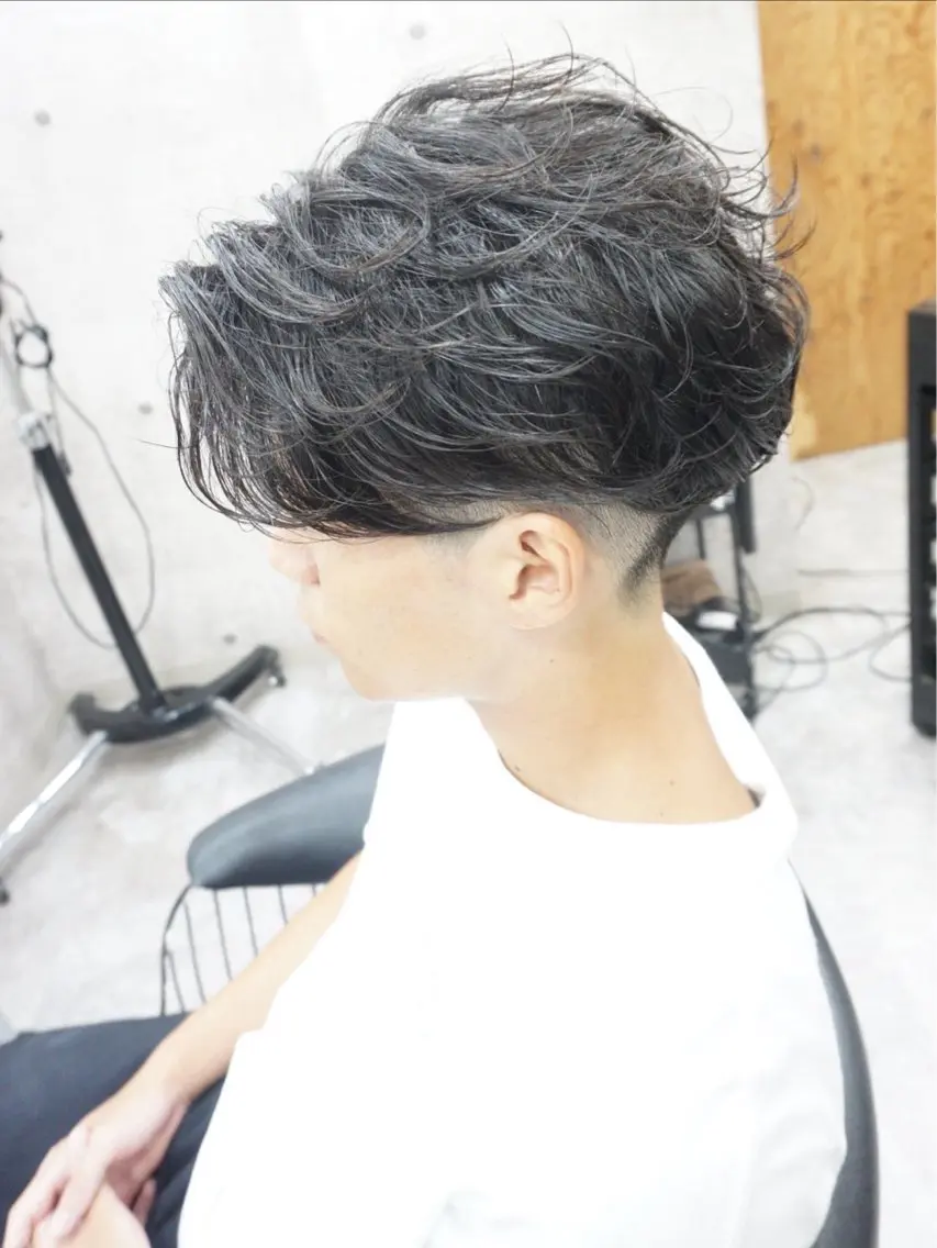 メンズ センターパート フェザーパーマ メンズパーマ カット パーマ トリートメント hair teria ryu 大塚のヘアスタイル