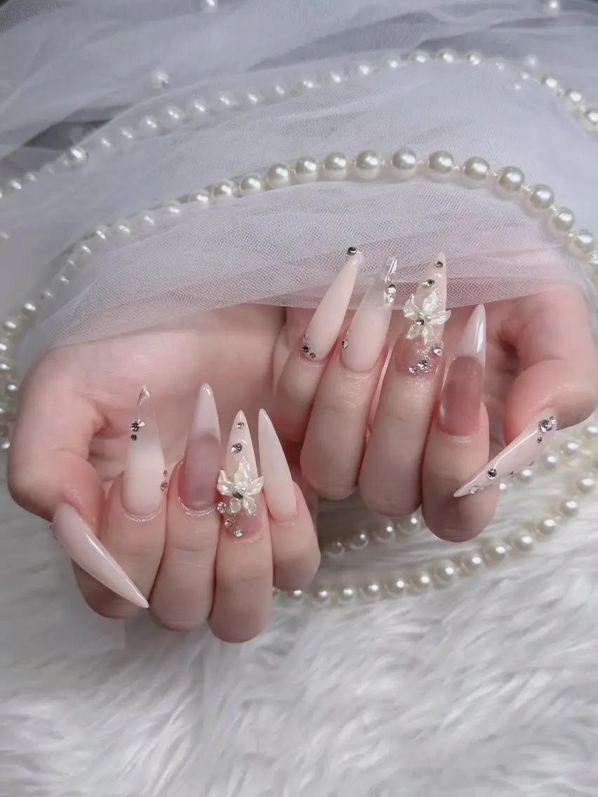 ネイル アートネイル ボルドー フレンチネイル ジェルネイル 氷ネイル・うるうるネイル ハンドネイル H.baby Nail Salonのネイルデザイン