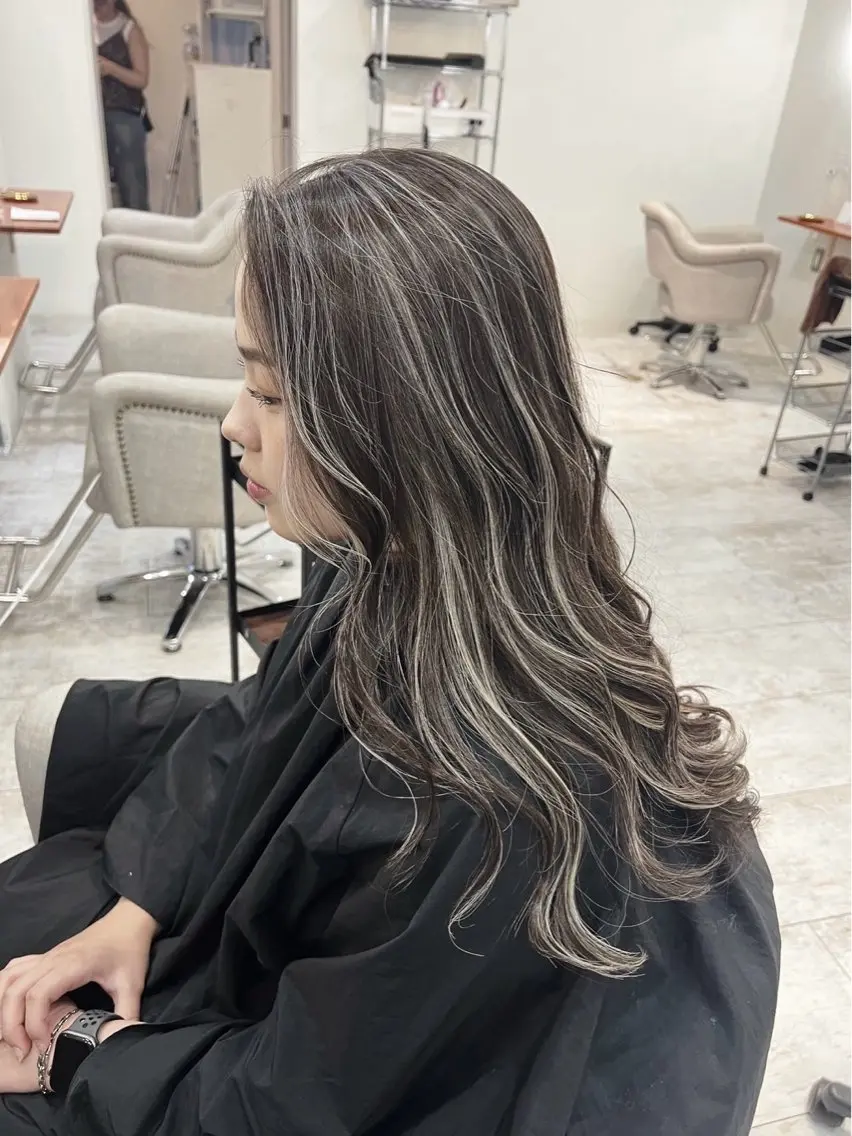 ロング カラー ダークグレー ダークグレージュ グレージュ ハイライトカラー ハイライト 指名数No.1 /NAOYAのヘアスタイル