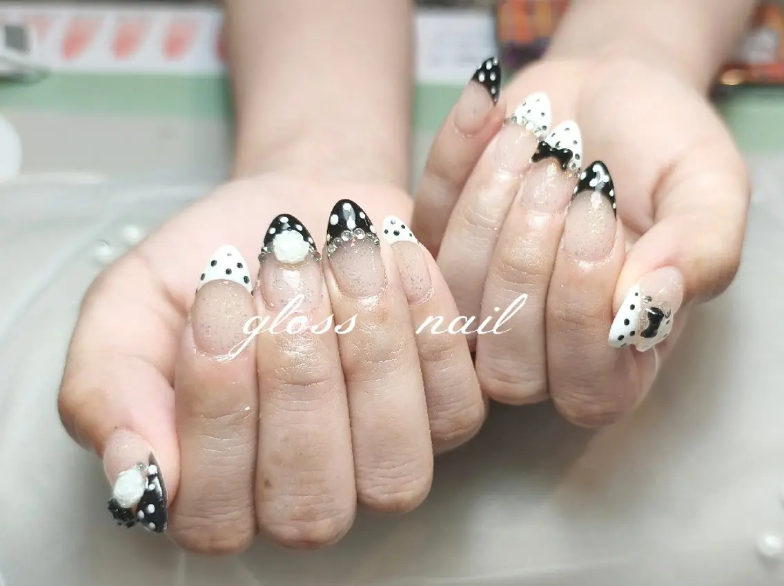 ネイル アヤカ☘️Gloss nailのネイルデザイン