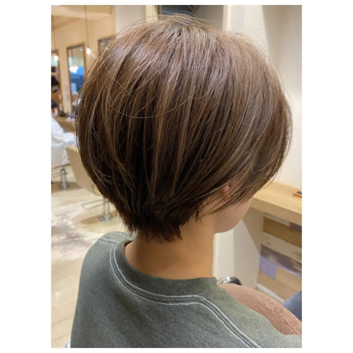 ショート カラー ハイライトカラー ハイライト ショートヘア カット ヘアカラー 岩間 香純のヘアスタイル