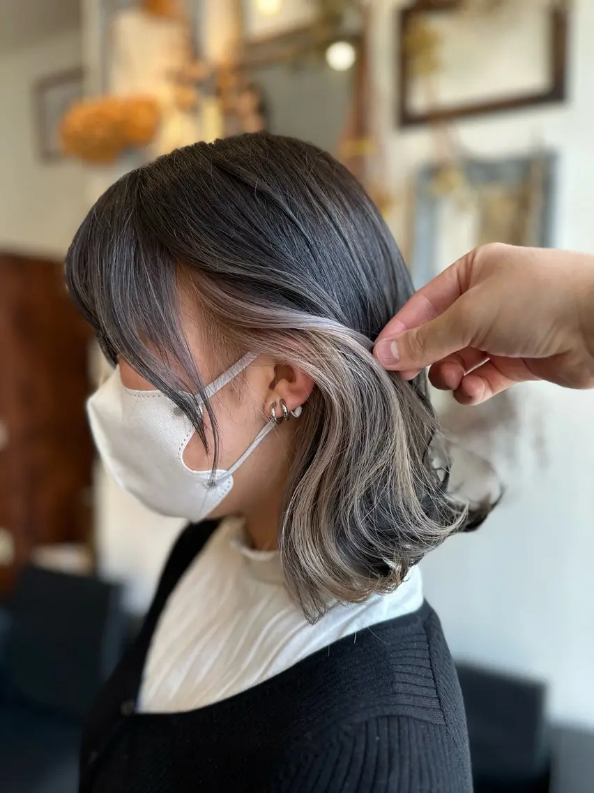 ミディアム カラー ブリーチ インナーカラー シルバー ホワイトシルバー ヘアカラー 💜推しインナー カラー/菊池柊真💜のヘアスタイル