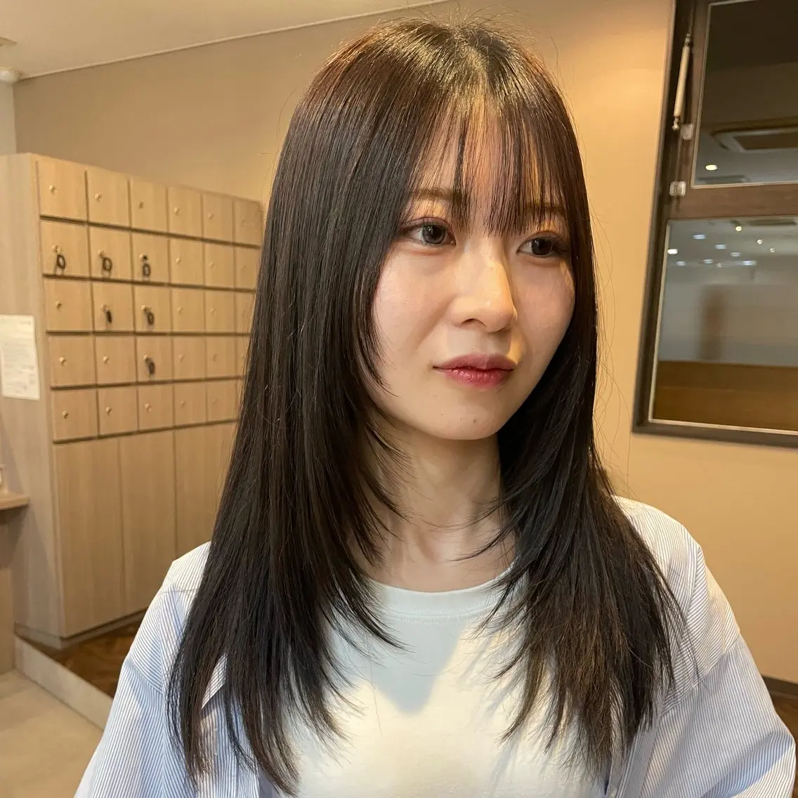 セミロング 顔まわりレイヤー レイヤーカット カット ヘアカラー トリートメント mio 🍒レイヤーカットのヘアスタイル