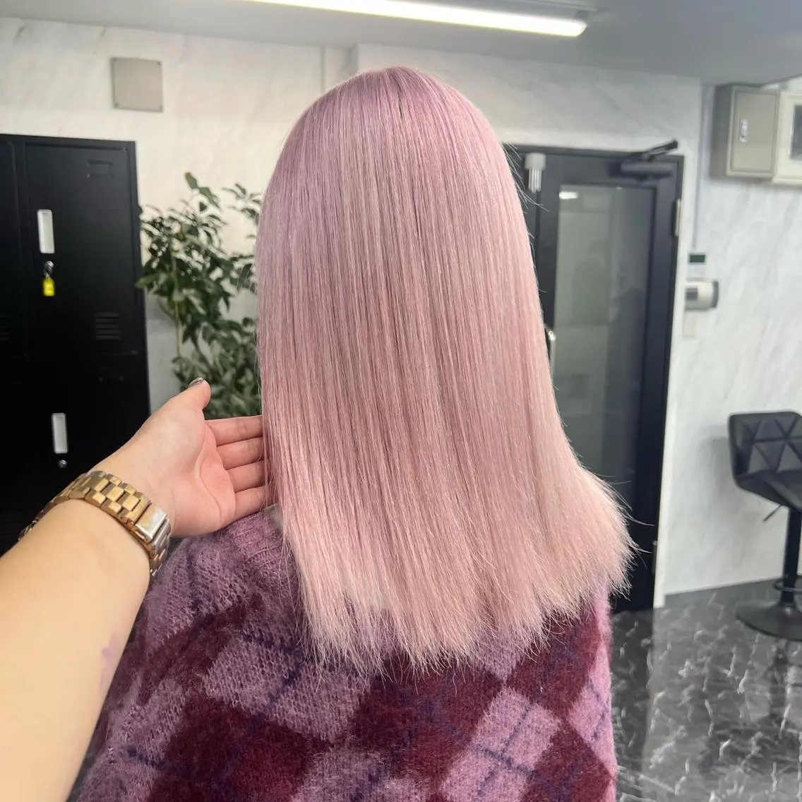 セミロング カラー シールエクステ ハイトーンカラー エクステ ヘアカラー トリートメント シールエクステ特化 ハイトーン、NANAのヘアスタイル