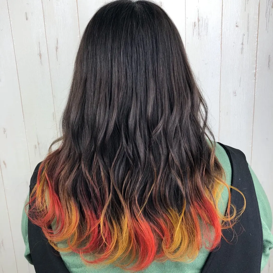 セミロング カラー インナーカラー 推し ブリーチ 髪質改善のヘアスタイル