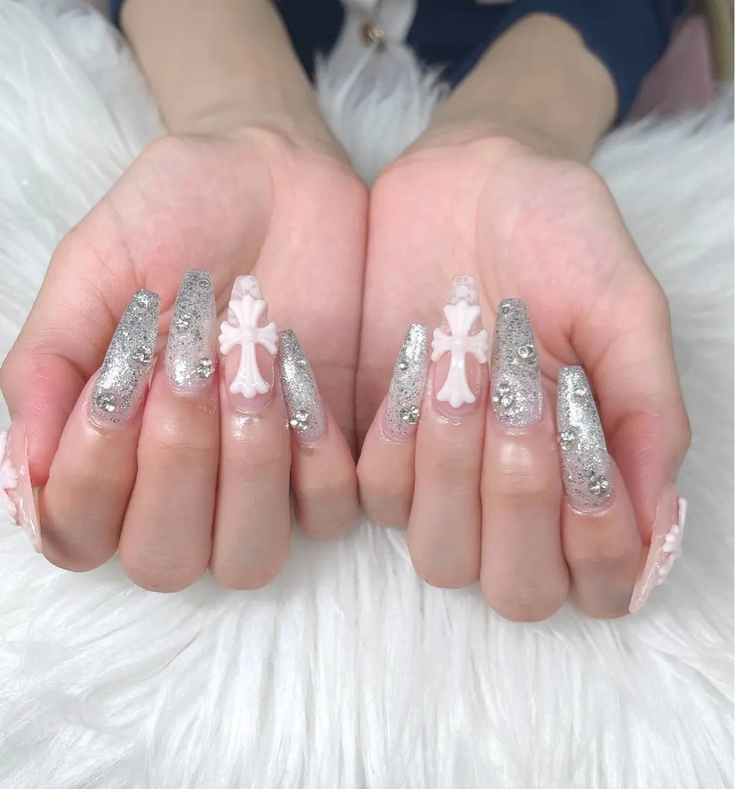 ネイル 長さ出し グラデーション 卒業式 キラキラネイル マグネットネイル ハンドネイル Lee Nailsのネイルデザイン