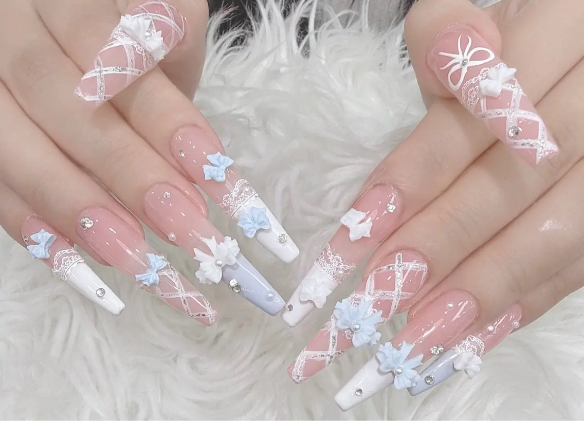 ネイル アートネイル オーロラネイル ボルドー チークネイル フレンチネイル ハンドネイル Sakura Nail Salonのネイルデザイン