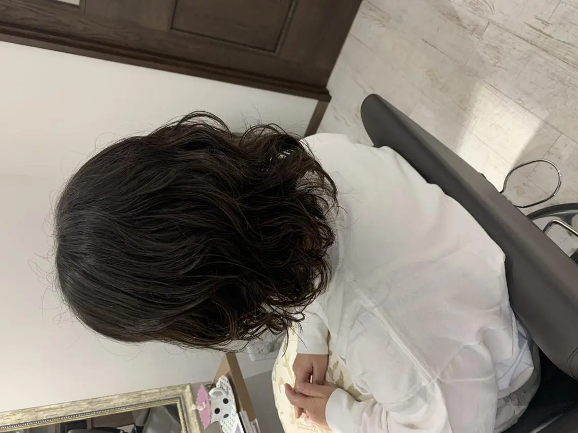 ミディアム パーマ 瀬尾 由希菜のヘアスタイル