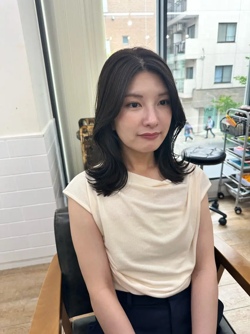 セミロング カラー パーマ ヘアアレンジ メンズ キッズ カット ヘアカラー レイヤーカット/ 巻ける縮毛矯正のヘアスタイル