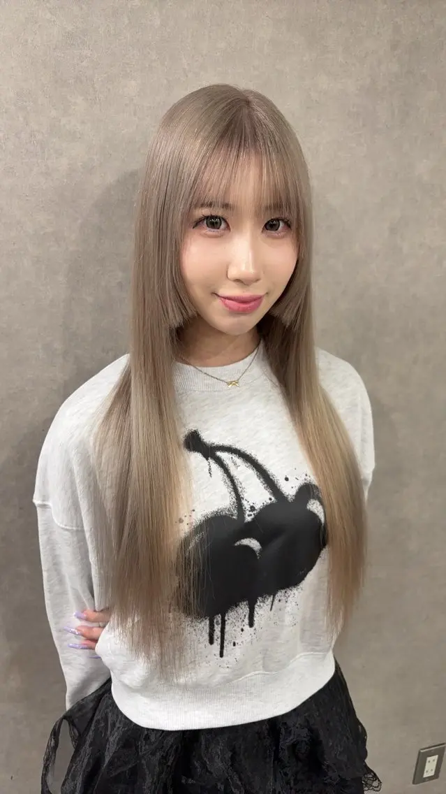 ロング カラー がわ/ハイレイヤー /ハイトーンカラーのヘアスタイル