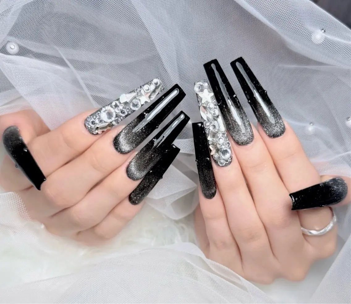 ネイル アートネイル ボルドー フレンチネイル ジェルネイル 氷ネイル・うるうるネイル ハンドネイル Julie Nail Hinのネイルデザイン