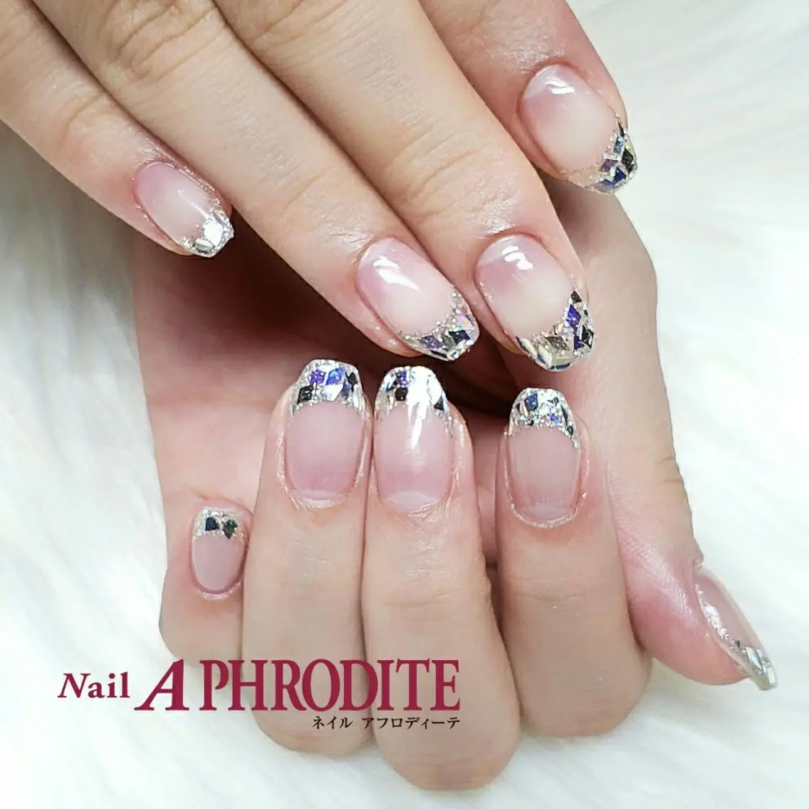 ネイル オーロラネイル クリアネイル ジェルネイル シルバー ソフトジェル ハンドネイル Nail Aphroditeのネイルデザイン