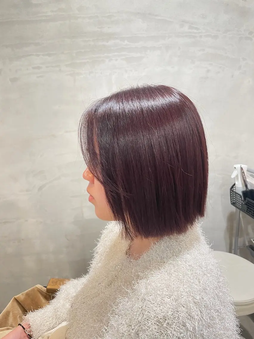 ミディアム カラー 切りっぱなしボブ ボルドーカラー ブラウンカラー ボブ ヘアカラー momoka 女性限定のヘアスタイル