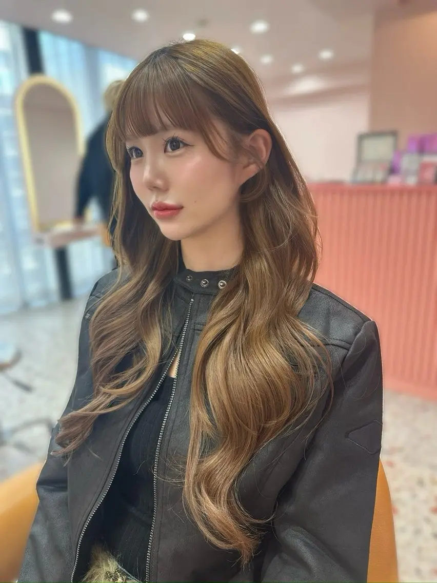ロング 顔周りカット カット 𝑴𝑶𝑲𝑨渋谷 トレンド韓国ヘア🩷のヘアスタイル