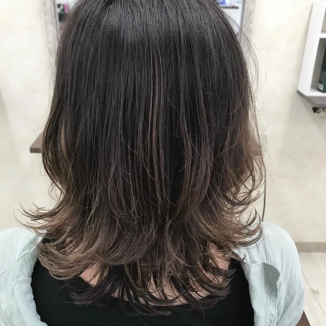 カラー 柴田 恵里のヘアスタイル