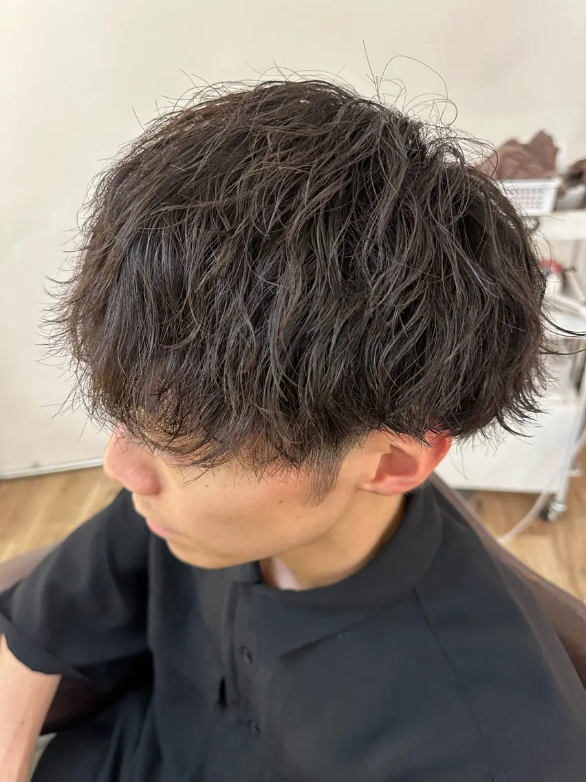 ショート パーマ メンズ 伊東 隼太朗のヘアスタイル