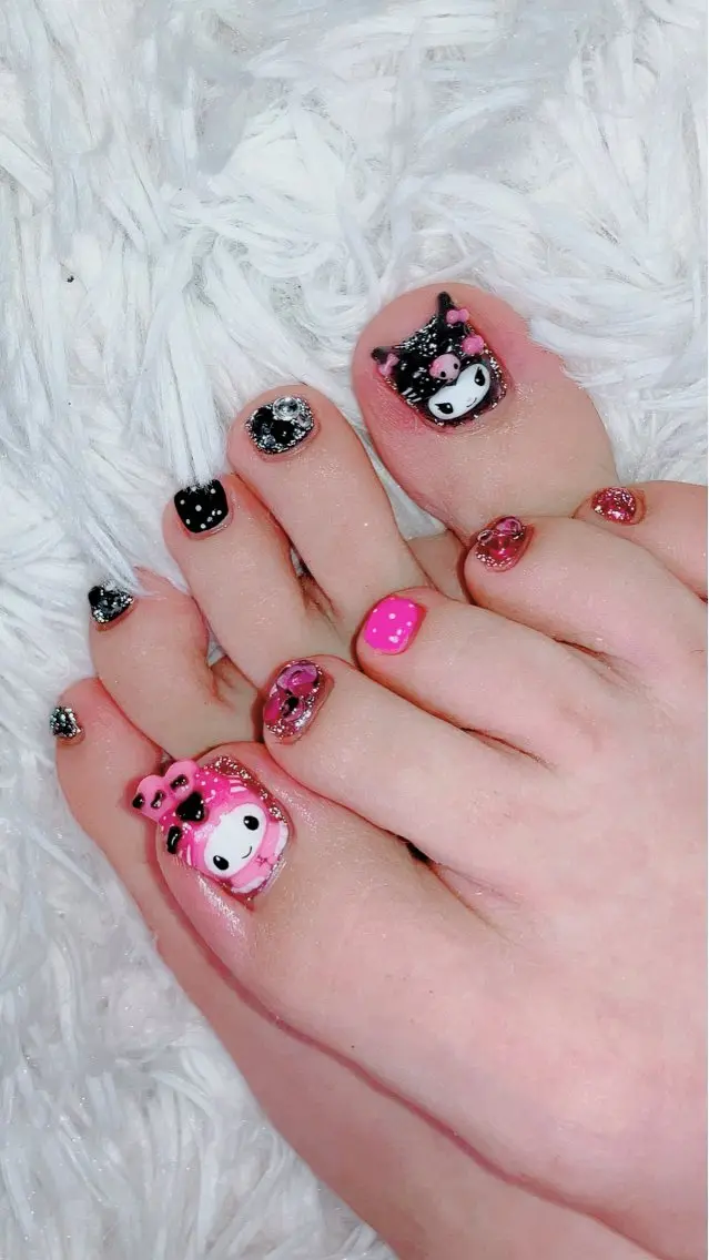 ネイル フットネイル shino🌟 痛ネイルのネイルデザイン