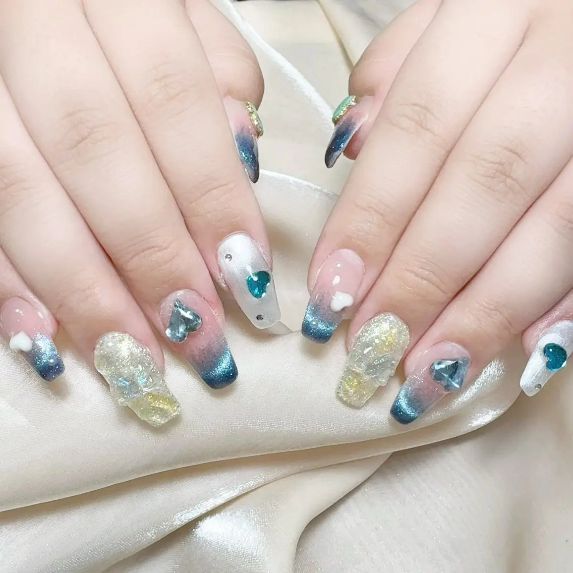 メンズ ネイル メンズ韓国風 アートネイル オーロラネイル ガーリー キラキラネイル ハンドネイル Nail salon 木にいるのネイルデザイン