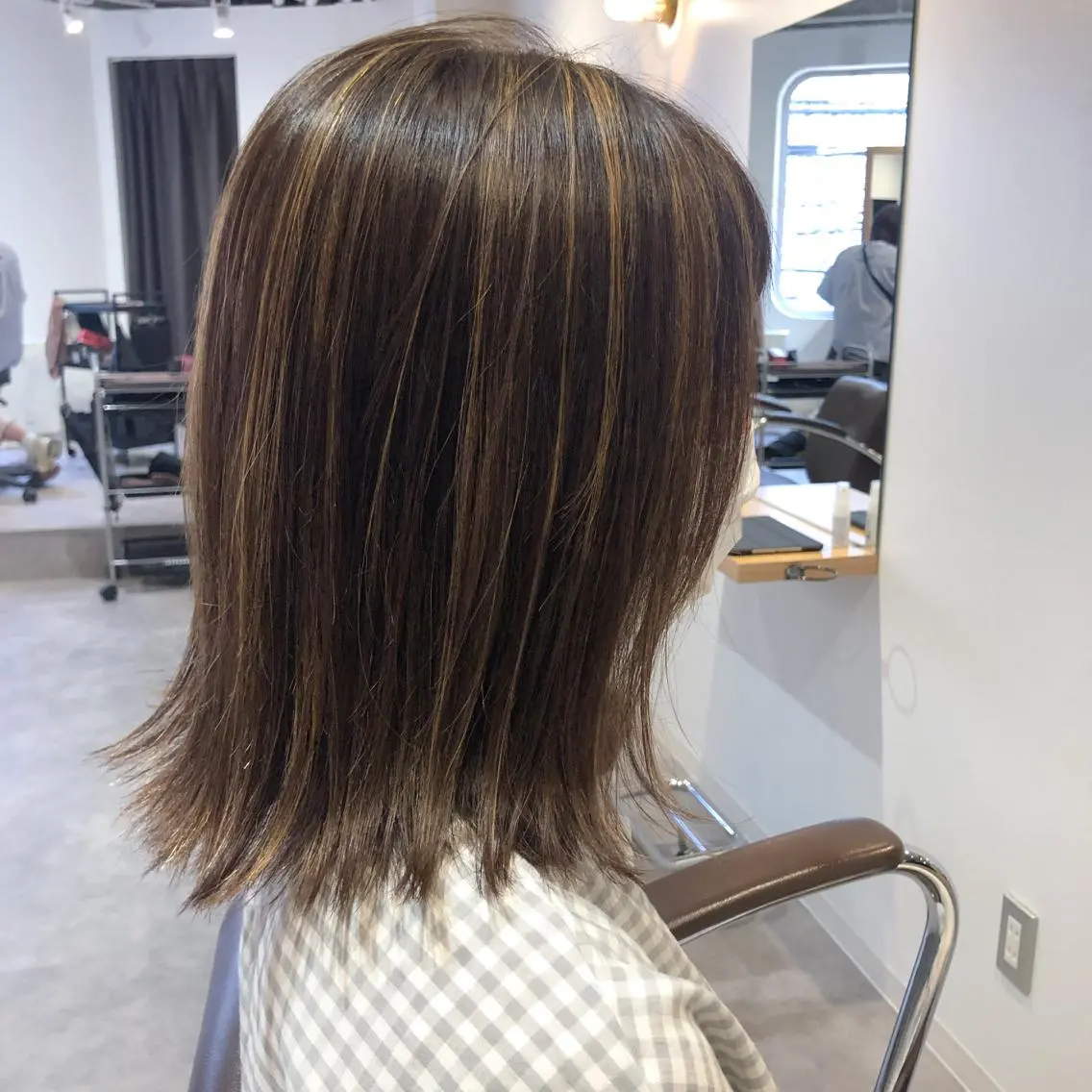 ミディアム カット ヘアカラー トリートメント MIA スタイリストのヘアスタイル